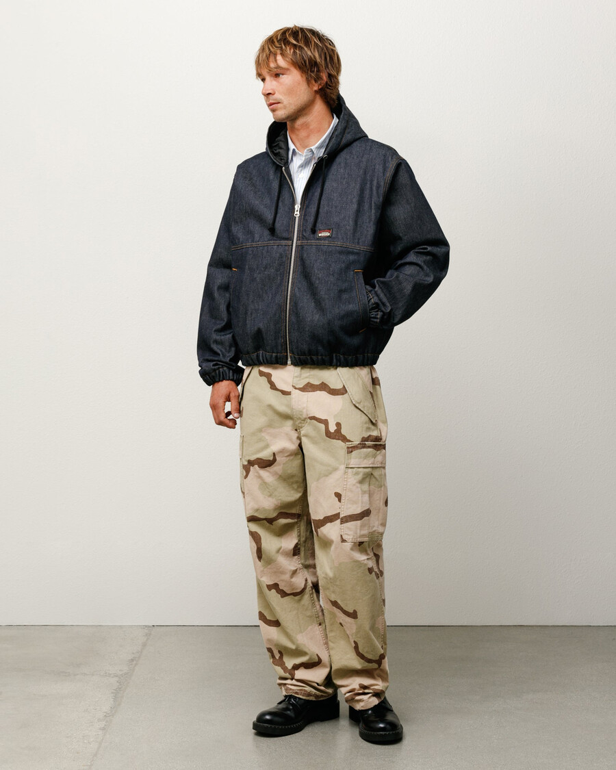 isolierte arbeitsjacke aus raw denim