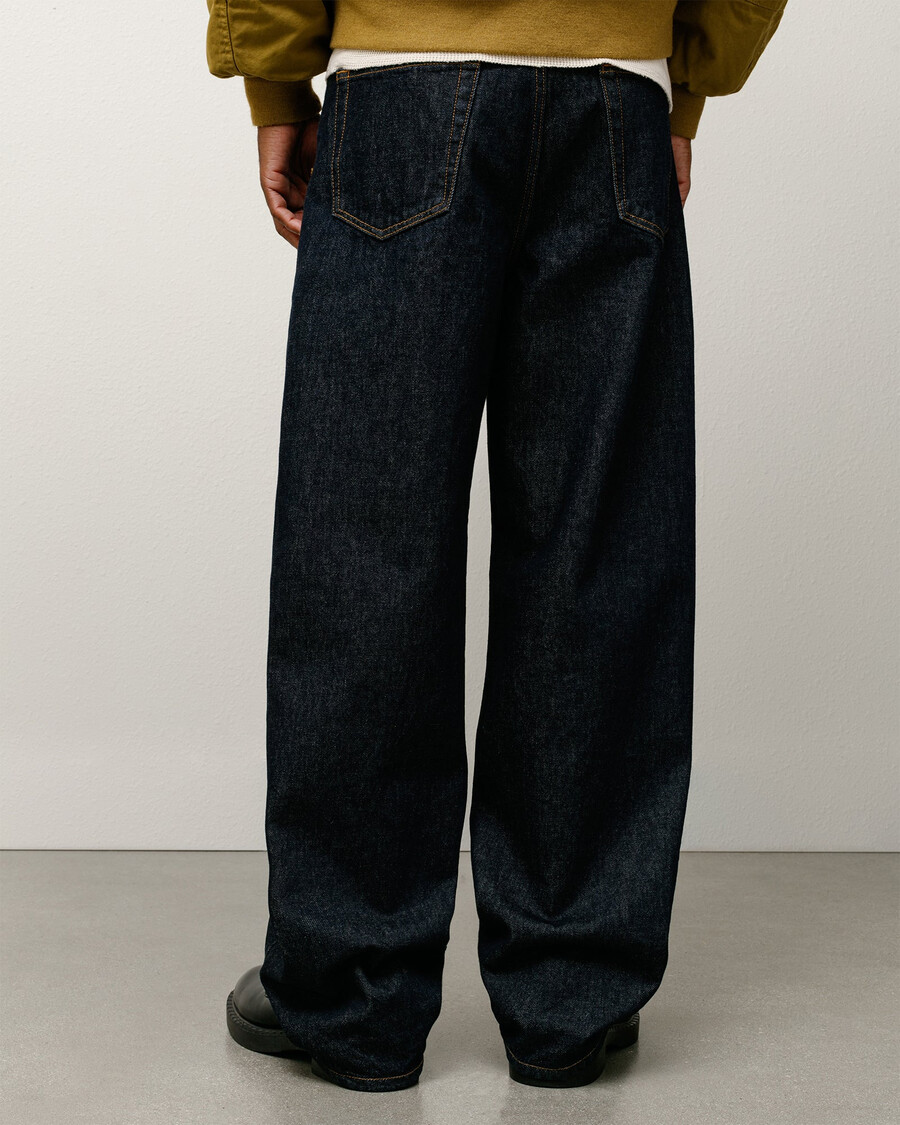 entspannte jeans aus denim